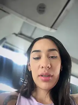 Snapshot of __IRIS__ chatting on December 5, 3:50 pm IRIS online show from December 5, 3:50 pm