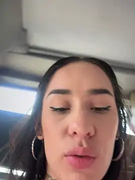 Snapshot of __IRIS__ chatting on December 11, 6:31 pm IRIS online show from December 11, 6:31 pm