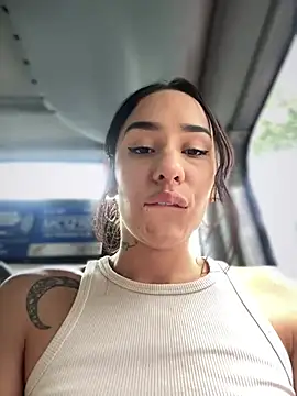 Snapshot of __IRIS__ chatting on December 12, 5:04 pm IRIS online show from December 12, 5:04 pm