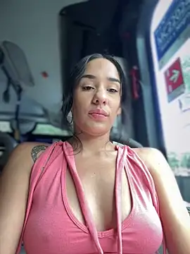 Snapshot of __IRIS__ chatting on December 17, 7:26 pm IRIS online show from December 17, 7:26 pm