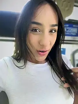 Snapshot of __IRIS__ chatting on December 18, 5:21 pm IRIS online show from December 18, 5:21 pm