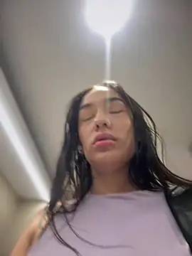 Snapshot of __IRIS__ chatting on December 19, 5:50 pm IRIS online show from December 19, 5:50 pm