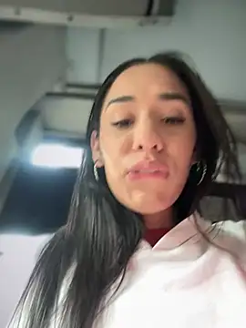 Snapshot of __IRIS__ chatting on December 26, 3:10 pm IRIS online show from December 26, 3:10 pm