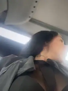 Snapshot of __IRIS__ chatting on December 28, 9:19 pm IRIS online show from December 28, 9:19 pm