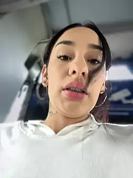 Snapshot of __IRIS__ chatting on January 4, 3:07 pm IRIS online show from January 4, 3:07 pm