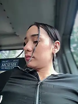 Snapshot of __IRIS__ chatting on January 8, 7:13 pm IRIS online show from January 8, 7:13 pm