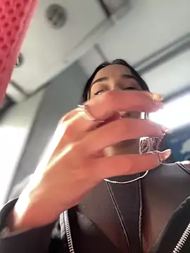 Snapshot of __IRIS__ chatting on January 8, 10:16 pm IRIS online show from January 8, 10:16 pm