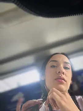 Snapshot of __IRIS__ chatting on January 10, 3:37 pm IRIS online show from January 10, 3:37 pm