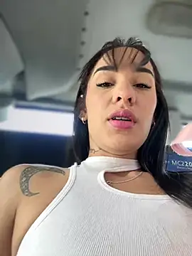 Snapshot of __IRIS__ chatting on January 24, 3:24 pm IRIS online show from January 24, 3:24 pm