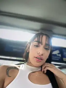 Snapshot of __IRIS__ chatting on January 24, 8:32 pm IRIS online show from January 24, 8:32 pm