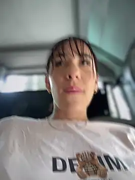 Snapshot of __IRIS__ chatting on January 31, 7:40 pm IRIS online show from January 31, 7:40 pm