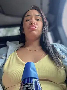 Snapshot of __IRIS__ chatting on February 4, 4:29 pm IRIS online show from February 4, 4:29 pm