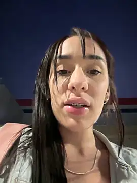 Snapshot of __IRIS__ chatting on February 5, 4:03 pm IRIS online show from February 5, 4:03 pm