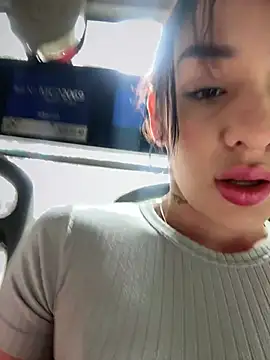 Snapshot of __IRIS__ chatting on February 6, 2:15 pm IRIS online show from February 6, 2:15 pm