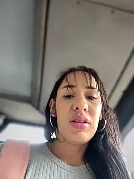 Snapshot of __IRIS__ chatting on February 6, 5:19 pm IRIS online show from February 6, 5:19 pm