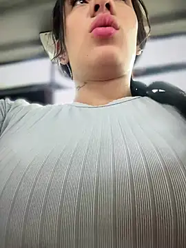 Snapshot of __IRIS__ chatting on February 6, 8:23 pm IRIS online show from February 6, 8:23 pm