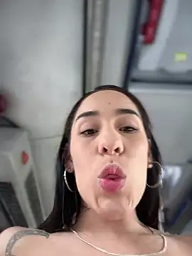 Snapshot of __IRIS__ chatting on February 10, 7:28 pm IRIS online show from February 10, 7:28 pm