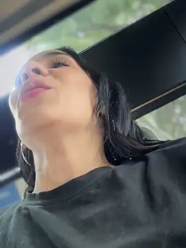 Snapshot of __IRIS__ chatting on February 14, 7:33 pm IRIS online show from February 14, 7:33 pm