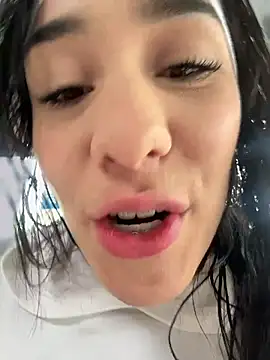 Snapshot of __IRIS__ chatting on February 21, 3:43 pm IRIS online show from February 21, 3:43 pm