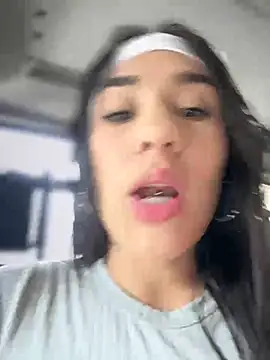 Snapshot of __IRIS__ chatting on February 21, 8:38 pm IRIS online show from February 21, 8:38 pm