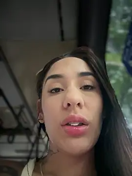 Snapshot of __IRIS__ chatting on March 4, 9:00 pm IRIS online show from March 4, 9:00 pm