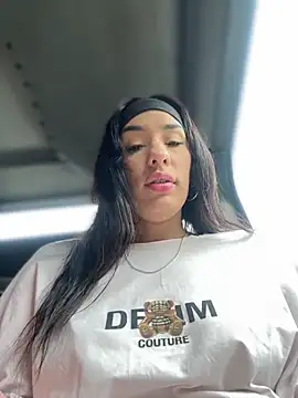 Snapshot of __IRIS__ chatting on March 6, 1:24 pm IRIS online show from March 6, 1:24 pm