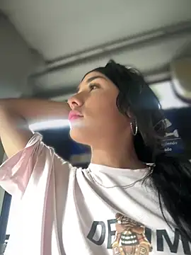 Snapshot of __IRIS__ chatting on March 6, 6:37 pm IRIS online show from March 6, 6:37 pm