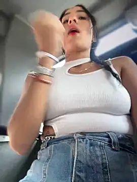 Snapshot of __IRIS__ chatting on March 7, 1:40 pm IRIS online show from March 7, 1:40 pm