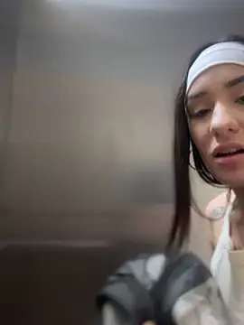 Snapshot of __IRIS__ chatting on March 19, 5:50 pm IRIS online show from March 19, 5:50 pm