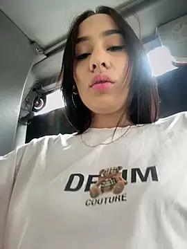 Snapshot of __IRIS__ chatting on March 21, 1:34 pm IRIS online show from March 21, 1:34 pm