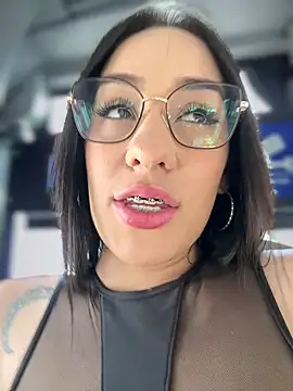 Snapshot of __IRIS__ chatting on September 8, 2:49 pm IRIS online show from September 8, 2:49 pm