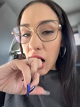 Snapshot of __IRIS__ chatting on September 16, 2:29 pm IRIS online show from September 16, 2:29 pm