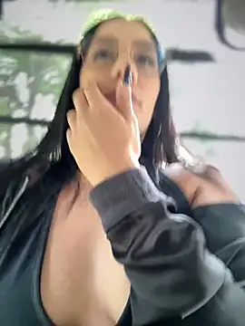 Snapshot of __IRIS__ chatting on October 8, 3:31 pm IRIS online show from October 8, 3:31 pm