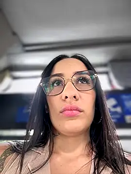 Snapshot of __IRIS__ chatting on October 15, 2:28 pm IRIS online show from October 15, 2:28 pm