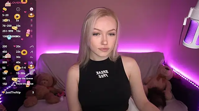 AmandaFiree online show from January 7, 10:43 am