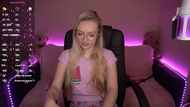 AmandaFiree online show from February 8, 11:01 am