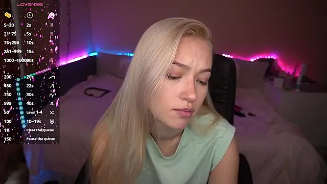 AmandaFiree online show from October 5, 5:17 am