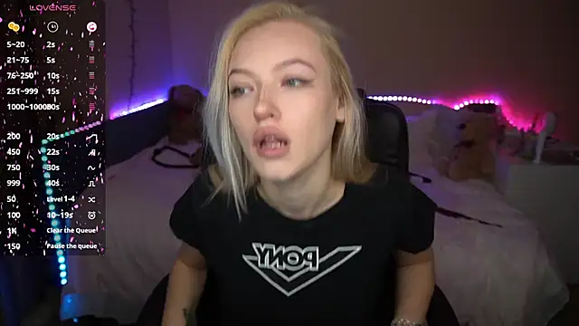 AmandaFiree online show from October 8, 5:05 am