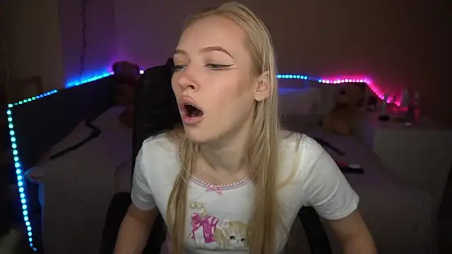 AmandaFiree online show from November 14, 6:23 am