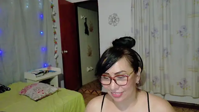 hottplay online show from December 4, 12:08 am