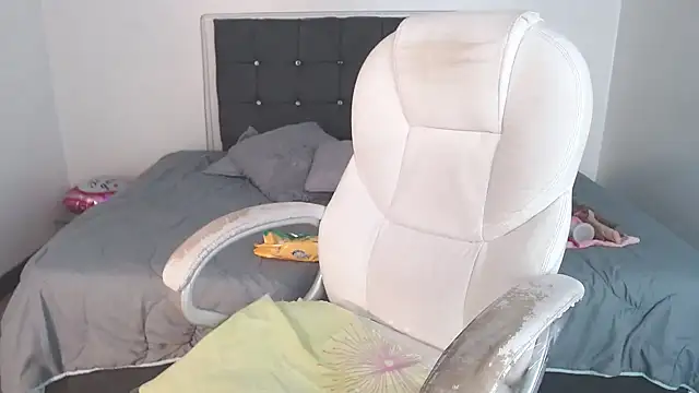 selena yourmilf online show from September 17, 5:03 pm