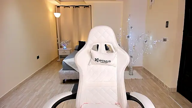 carleee winter online show from December 6, 1:40 am