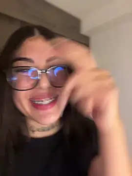 Sarasanders 4 online show from March 21, 2:28 am