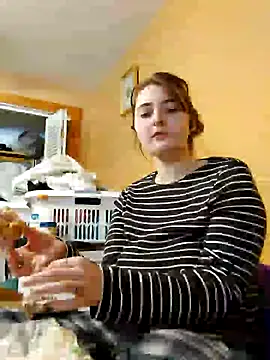 Snowbunnycake 131 online show from December 7, 6:37 pm