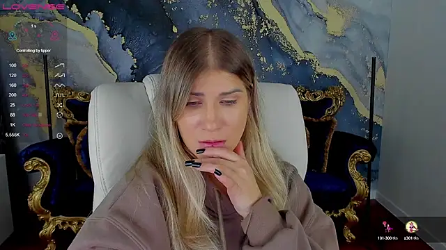 Snapshot of CassandraGood chatting on December 10, 2:59 am CassandraGood online show from December 10, 2:59 am