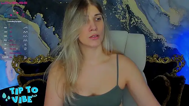 Snapshot of CassandraGood chatting on December 16, 7:37 am CassandraGood online show from December 16, 7:37 am