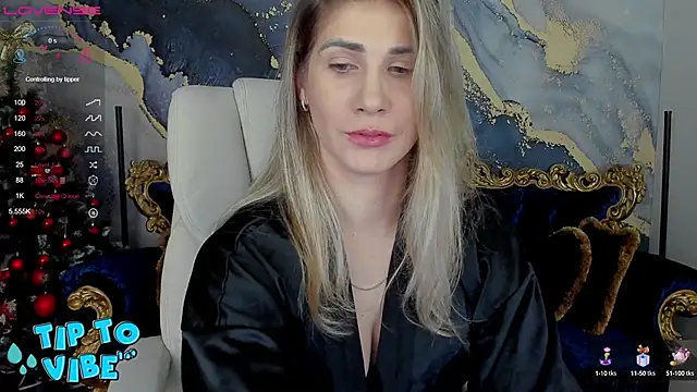 Snapshot of CassandraGood chatting on December 19, 8:44 pm CassandraGood online show from December 19, 8:44 pm