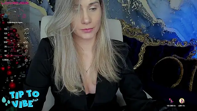 Snapshot of CassandraGood chatting on December 22, 12:50 am CassandraGood online show from December 22, 12:50 am