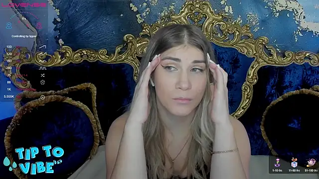 Snapshot of CassandraGood chatting on January 4, 4:23 am CassandraGood online show from January 4, 4:23 am