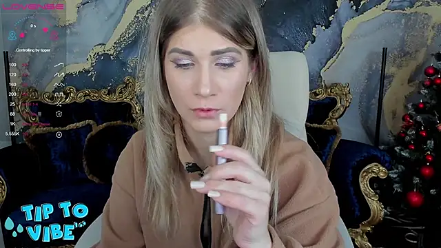 Snapshot of CassandraGood chatting on January 5, 8:42 pm CassandraGood online show from January 5, 8:42 pm